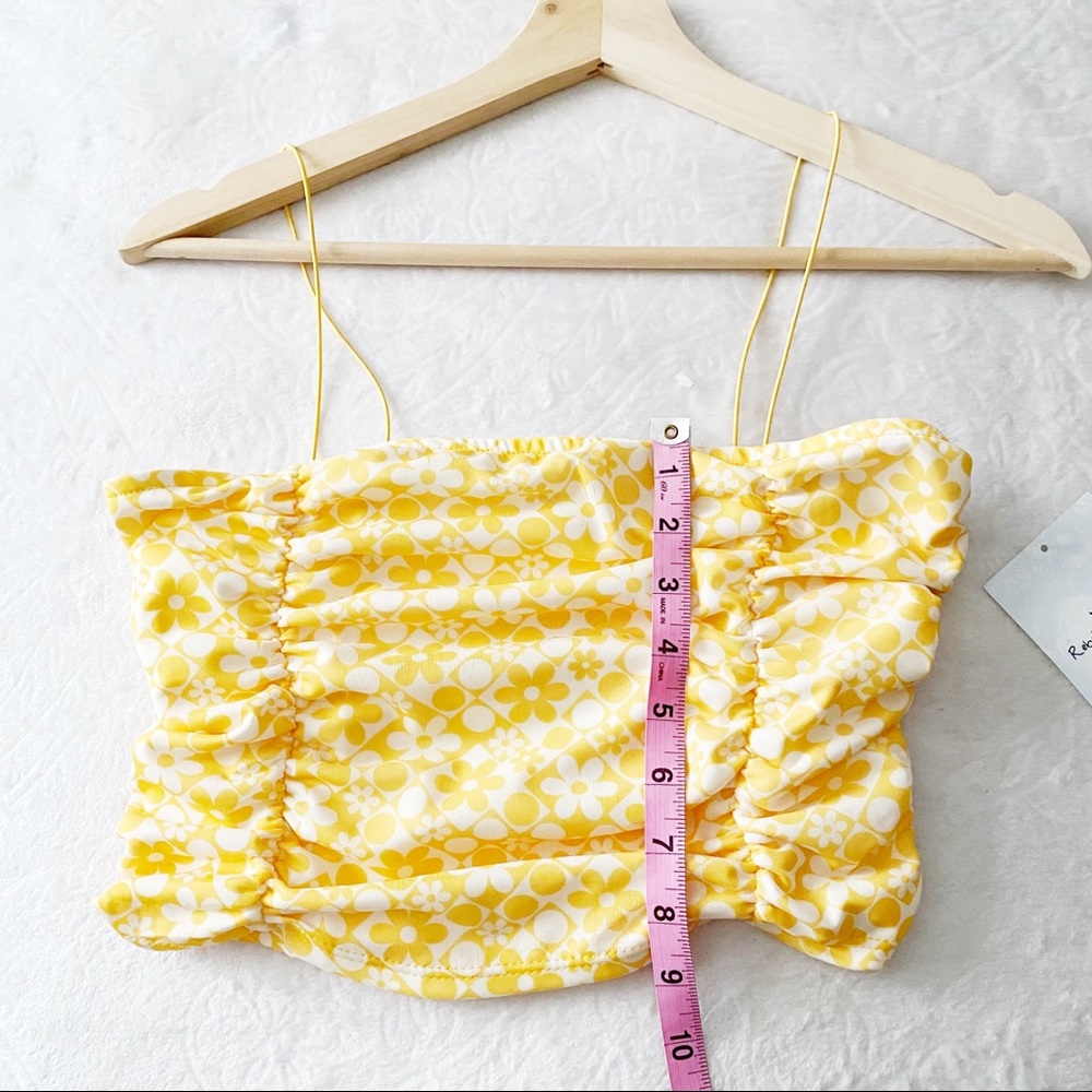 NWT Yellow & White 70’s Floral Print Ruched Cropped Camisole - Picture 7 of 11